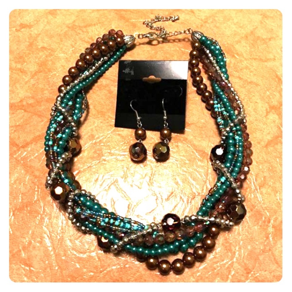 Fashion Jewelry Set: Necklace with Earrings